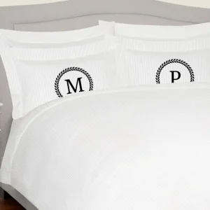 Komplet białej adamaszkowej pościeli personalizowanej ZOE