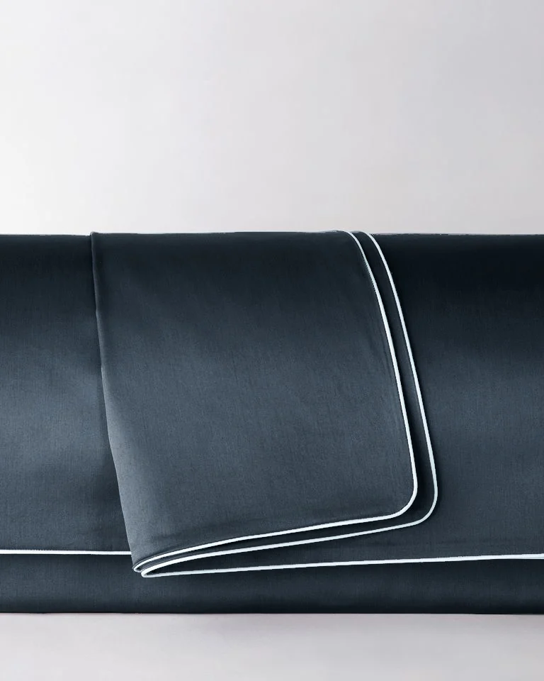 Poszwa satynowa SAN ANTONIO antracytowa z białą lamówką