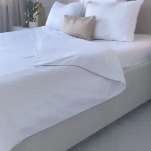 Pościel satynowa SAN ANTONIO – biała z beżową lamówką