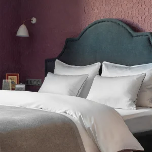 Pościel satynowa SAN ANTONIO – biała z czarną lamówką