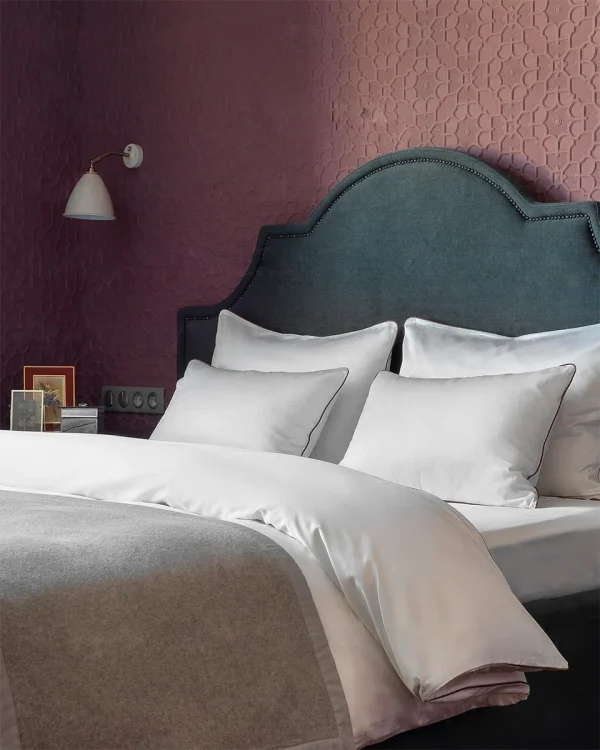 Pościel satynowa SAN ANTONIO – biała z czarną lamówką