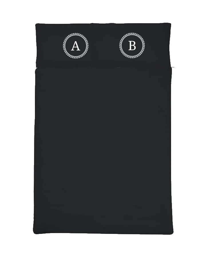 Komplet czarnej satynowej pościeli personalizowanej ZOE