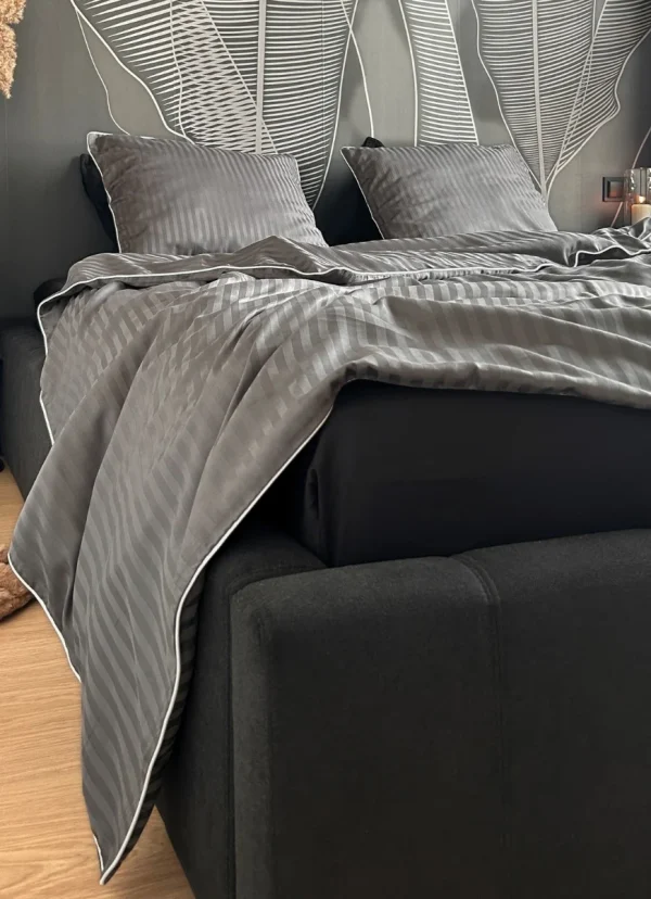 Pościel adamaszkowa SAN ANTONIO – grafitowa z białą lamówką