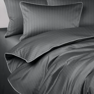 Pościel adamaszkowa SAN ANTONIO – grafitowa z białą lamówką