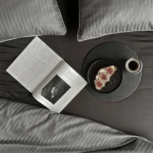 Pościel adamaszkowa SAN ANTONIO – grafitowa z białą lamówką