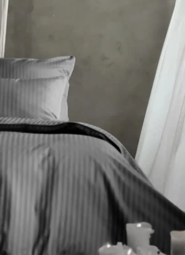 Pościel adamaszkowa SAN ANTONIO – grafitowa z białą lamówką