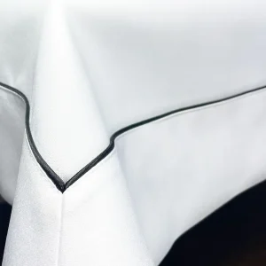 Obrus Veneto Bianco - czarna lamówka