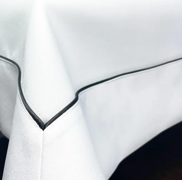 Obrus Veneto Bianco - czarna lamówka