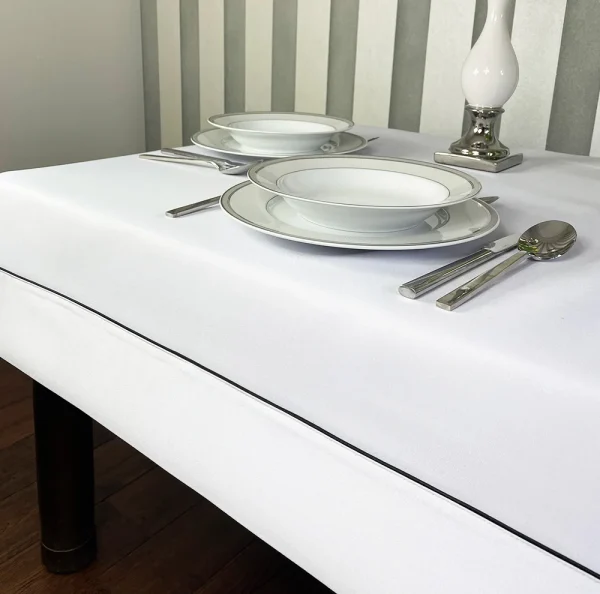 Obrus Veneto Bianco - czarna lamówka