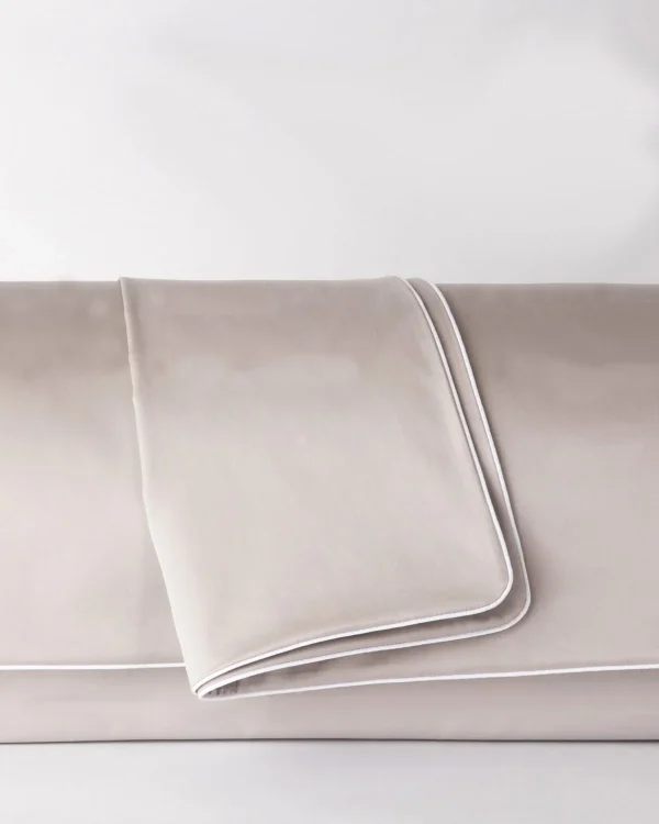 Poszwa satynowa SAN ANTONIO latte beż z białą lamówką