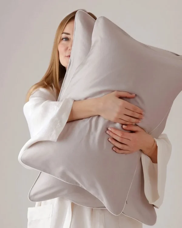 Pościel satynowa SAN ANTONIO - latte beż z białą lamówką