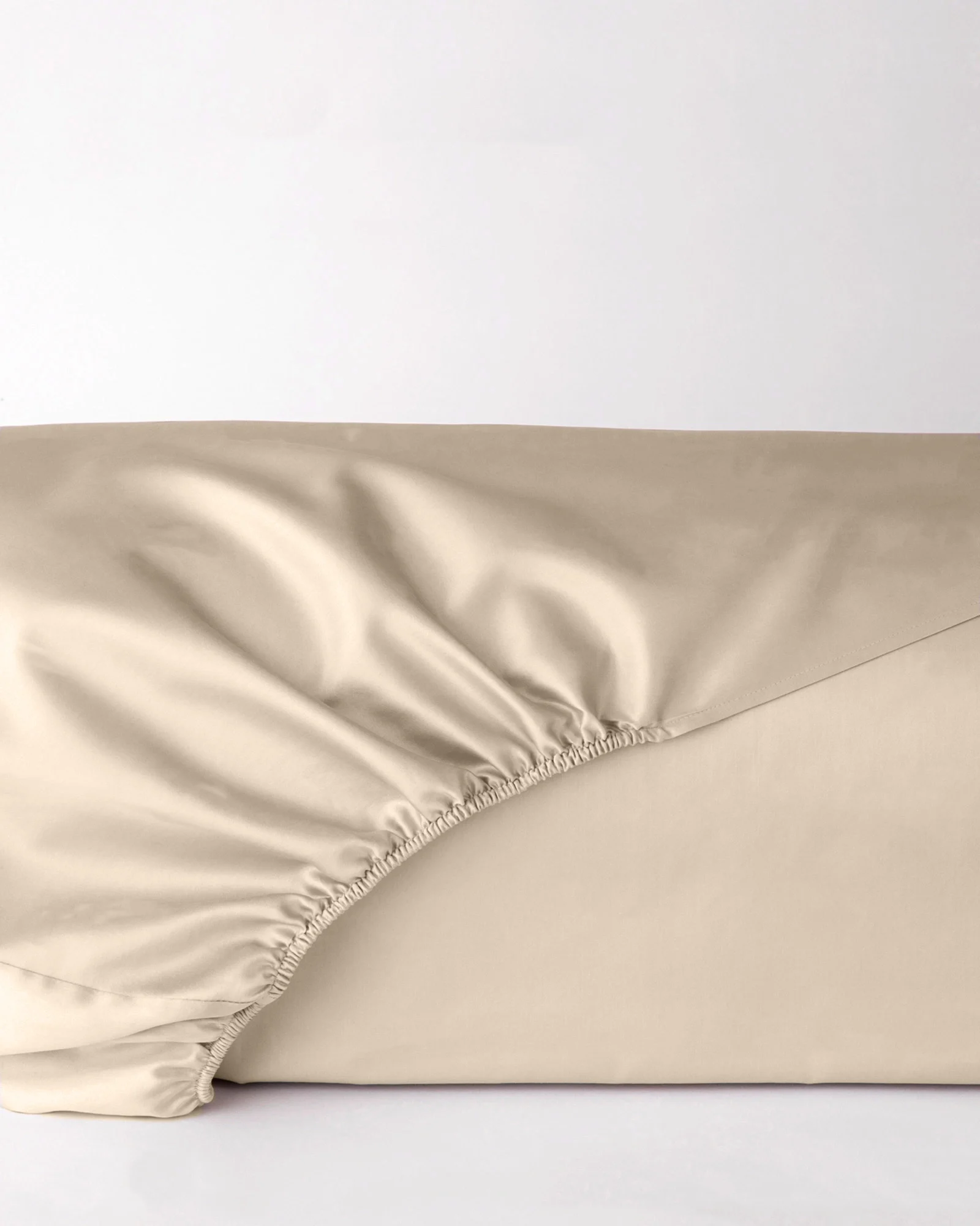 Prześcieradło satynowe sandy beige z gumką