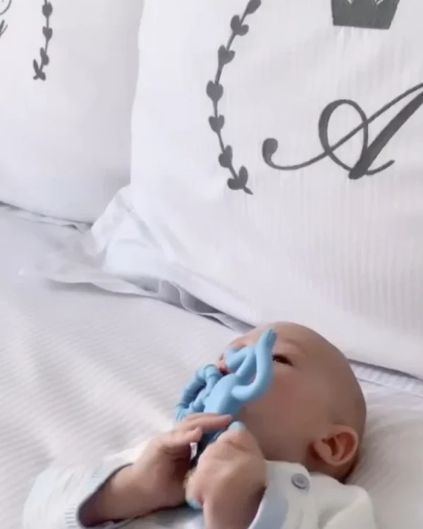 Komplet białej adamaszkowej pościel personalizowanej LAUR