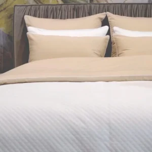 Pościel satynowa SAN ANTONIO - sandy beige z białą lamówką