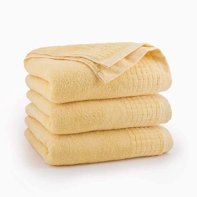 Personalizowany ręcznik kąpielowy 70 x 140 – słomkowy