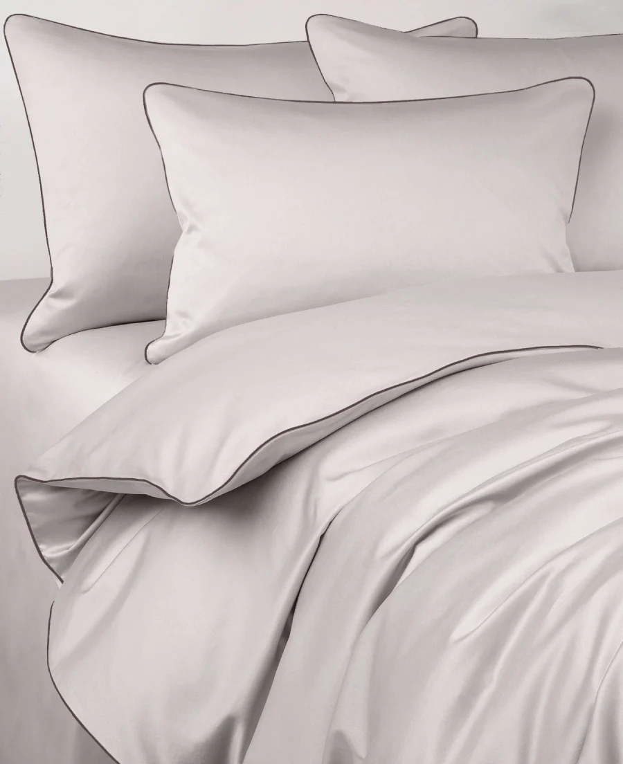 Pościel satynowa SAN ANTONIO – perłowy beż z brązową lamówką