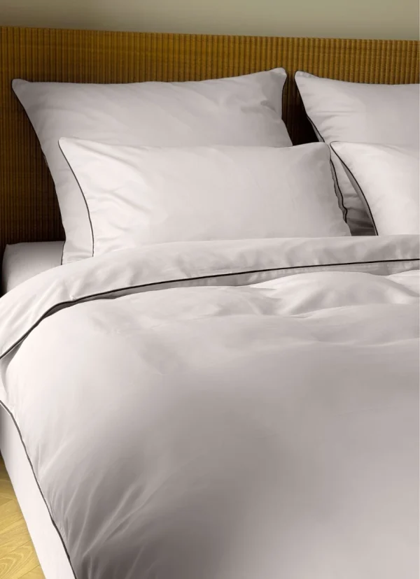 Pościel satynowa SAN ANTONIO - perłowy beż z brązową lamówką