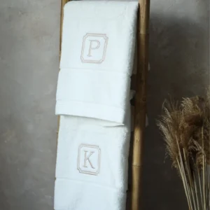 Personalizowany ręcznik premium – kremowy