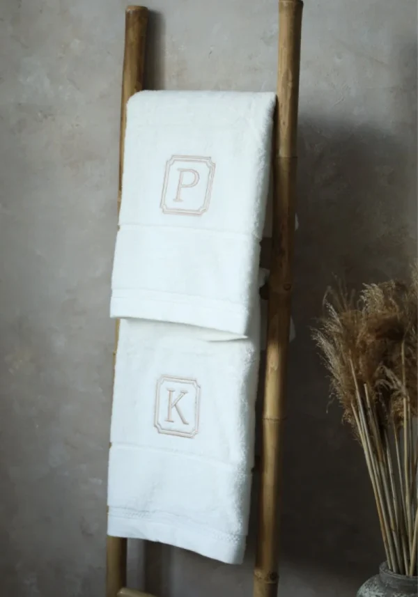 Personalizowany ręcznik premium – kremowy