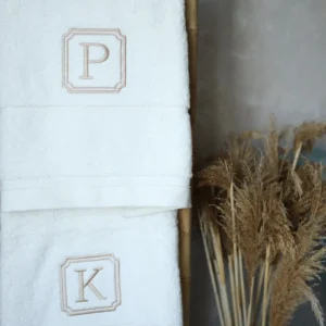 Personalizowany ręcznik premium – kremowy