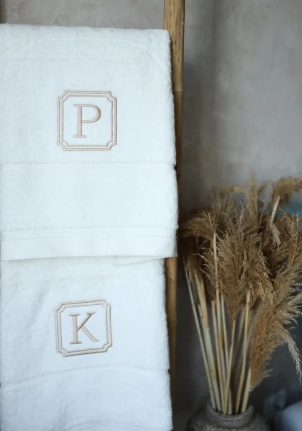 Personalizowany ręcznik premium – kremowy