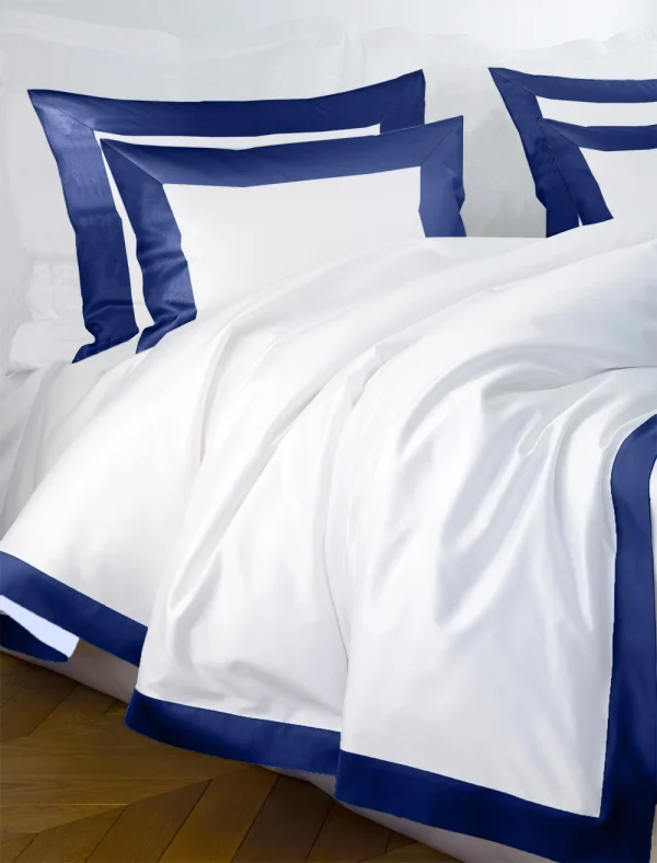 Pościel PARIS - biała z szafirem