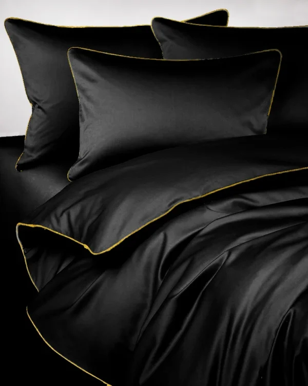 Pościel satynowa SAN ANTONIO - czarna ze złotą lamówką