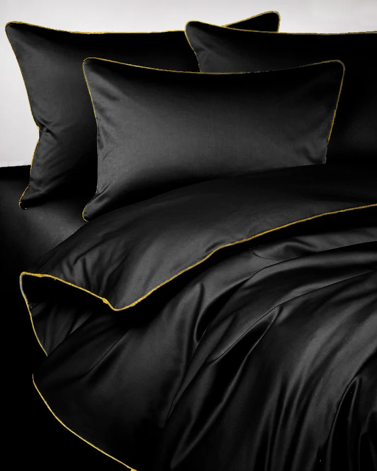 Pościel satynowa SAN ANTONIO – czarna ze złotą lamówką