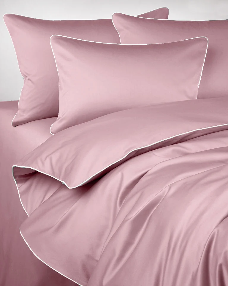 Pościel satynowa SAN ANTONIO – flamingo pink z białą lamówką