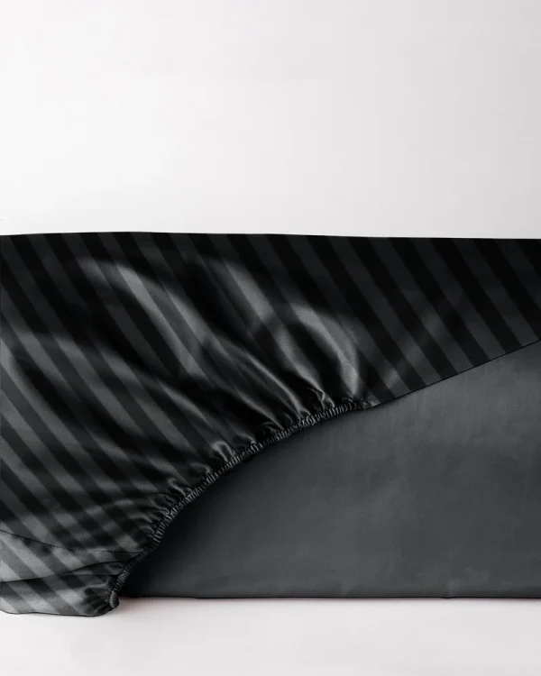 Prześcieradło adamaszkowe czarne z gumką