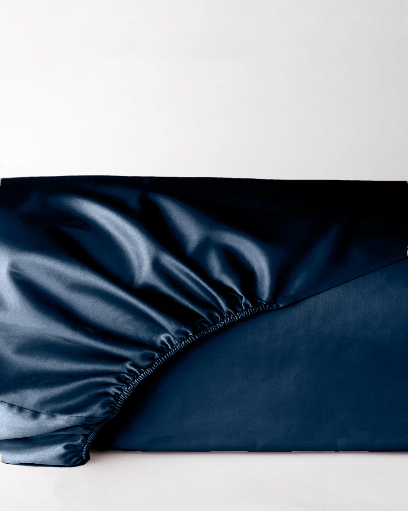 Prześcieradło satynowe navy blue z gumką