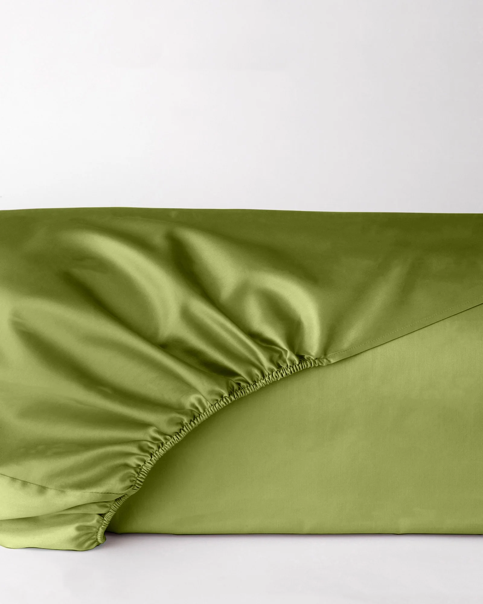 Prześcieradło satynowe oliwkowy z gumką