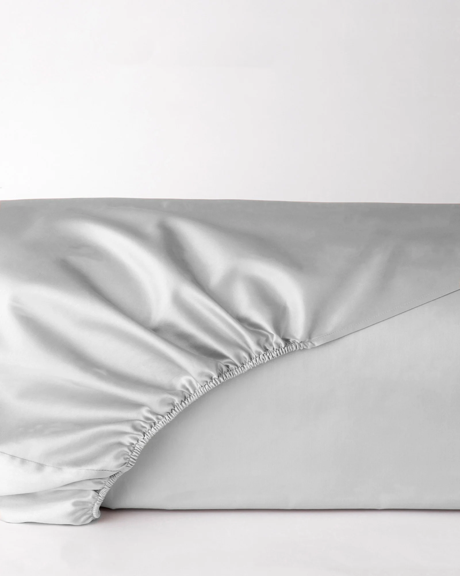Prześcieradło satynowe szary jasny z gumką
