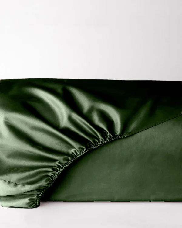 Prześcieradło satynowe butelkowa zieleń boho z gumką