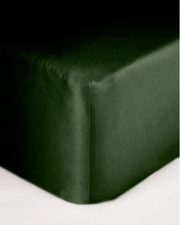 Prześcieradło satynowe butelkowa zieleń boho z gumką