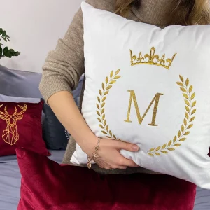 Poduszka VELVET QUEENY z monogramem
