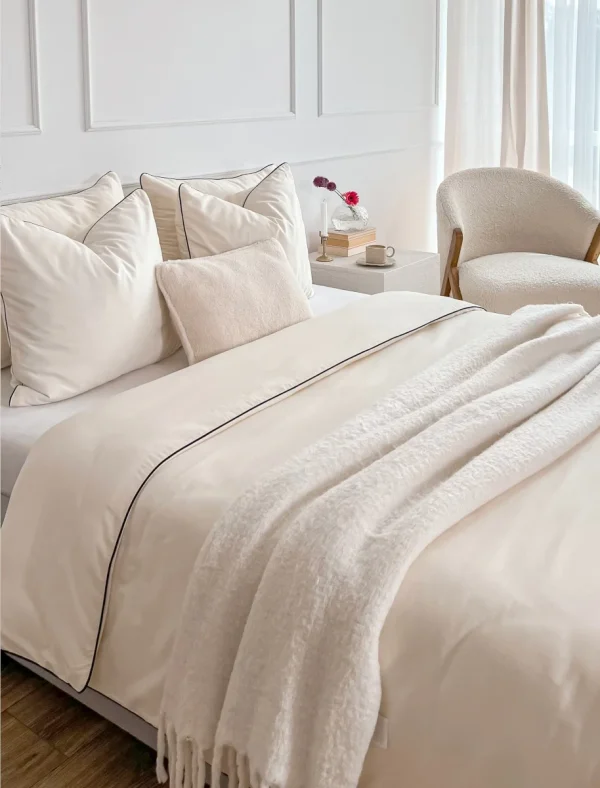 Pościel satynowa SAN ANTONIO - ecru z czarną lamówką