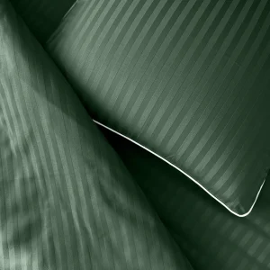 Pościel adamaszkowa SAN ANTONIO – butelkowa zieleń z białą lamówką