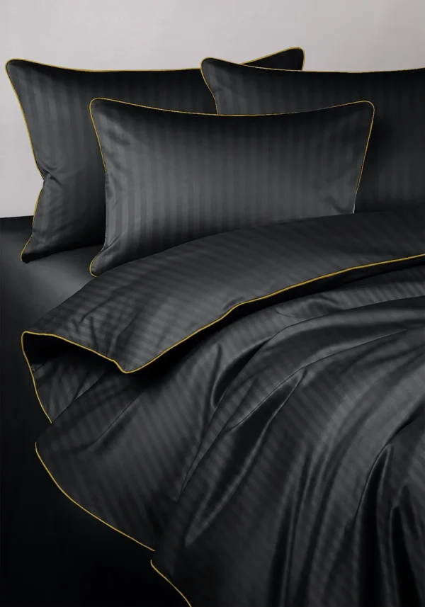 Pościel adamaszkowa SAN ANTONIO – czarna ze złotą lamówką