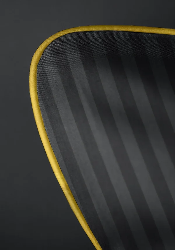 Pościel adamaszkowa SAN ANTONIO – czarna ze złotą lamówką