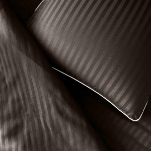 Pościel adamaszkowa SAN ANTONIO – espresso z białą lamówką