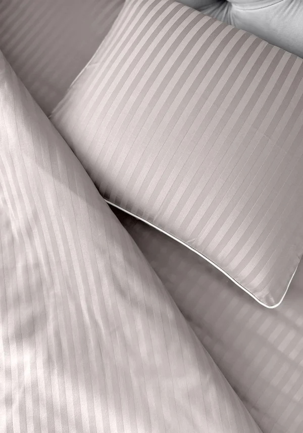 Poszewka adamaszkowa SAN ANTONIO latte beż z białą lamówką