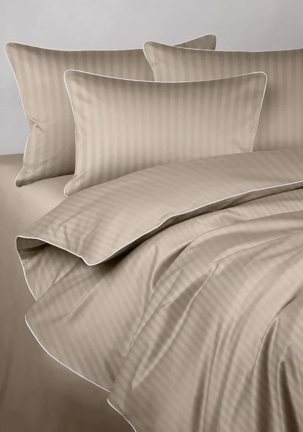 Pościel adamaszkowa SAN ANTONIO – macchiato beż z białą lamówką