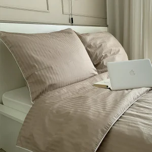 Poszewka adamaszkowa SAN ANTONIO macchiato beż z białą lamówką