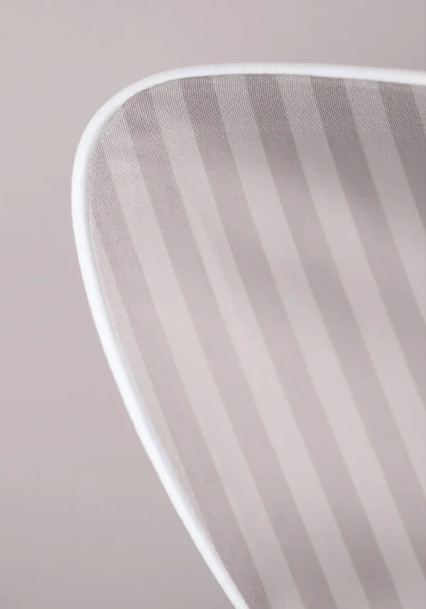 Pościel adamaszkowa SAN ANTONIO – silver rose z białą lamówką