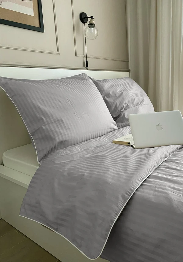 Pościel adamaszkowa SAN ANTONIO – szary jasny z białą lamówką