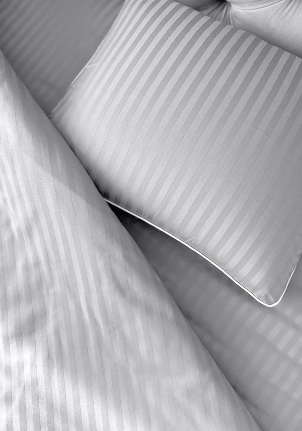 Poszewka adamaszkowa SAN ANTONIO szary jasny z białą lamówką