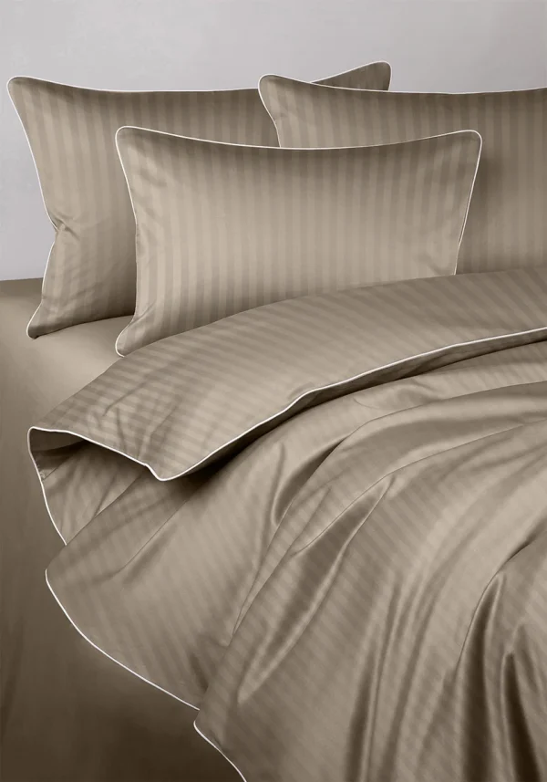 Pościel adamaszkowa SAN ANTONIO – taupe z białą lamówką