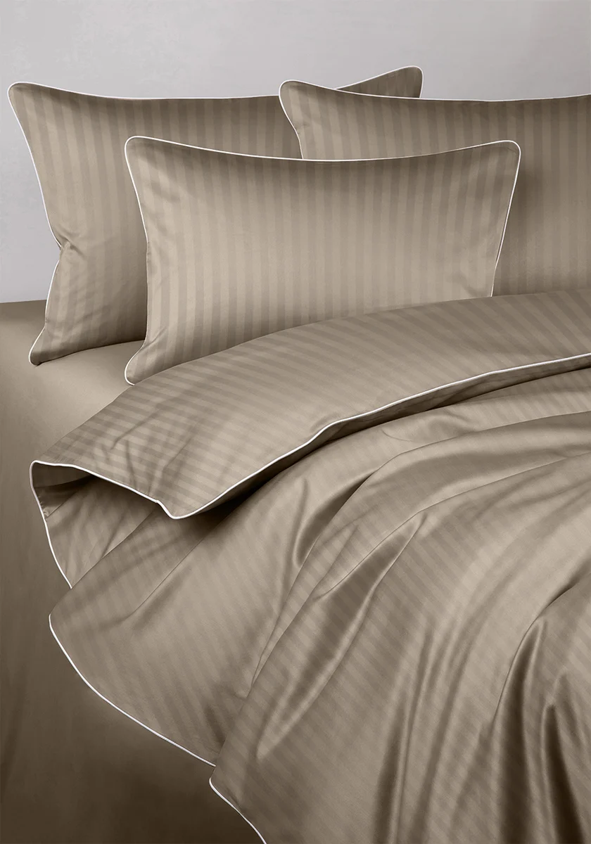 Pościel adamaszkowa SAN ANTONIO – taupe z białą lamówką