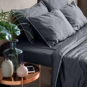 Pościel satynowa SAN ANTONIO - antracytowy z białą lamówką